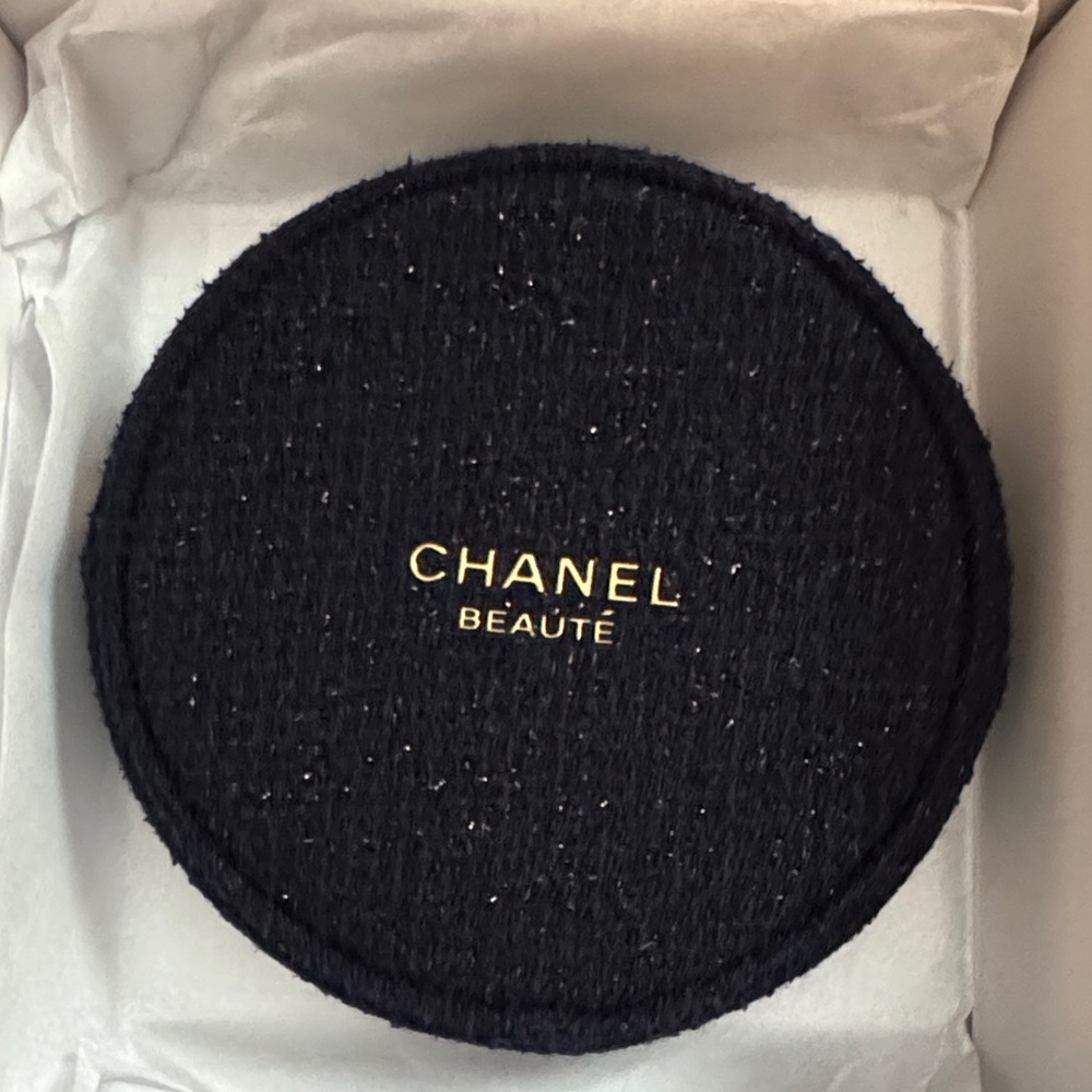 🔥NEW CHANEL Round Makeup Bag w/CHANEL Ribbon & original box - Picture 2 of 9